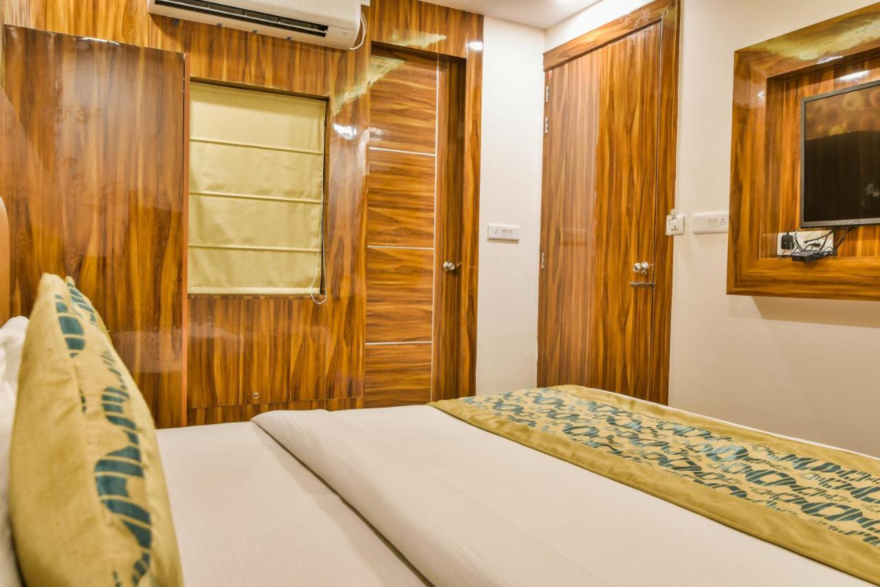 Olivia Entrance Delhi Airport Mahipalpur Hotel New Delhi Exterior photo
