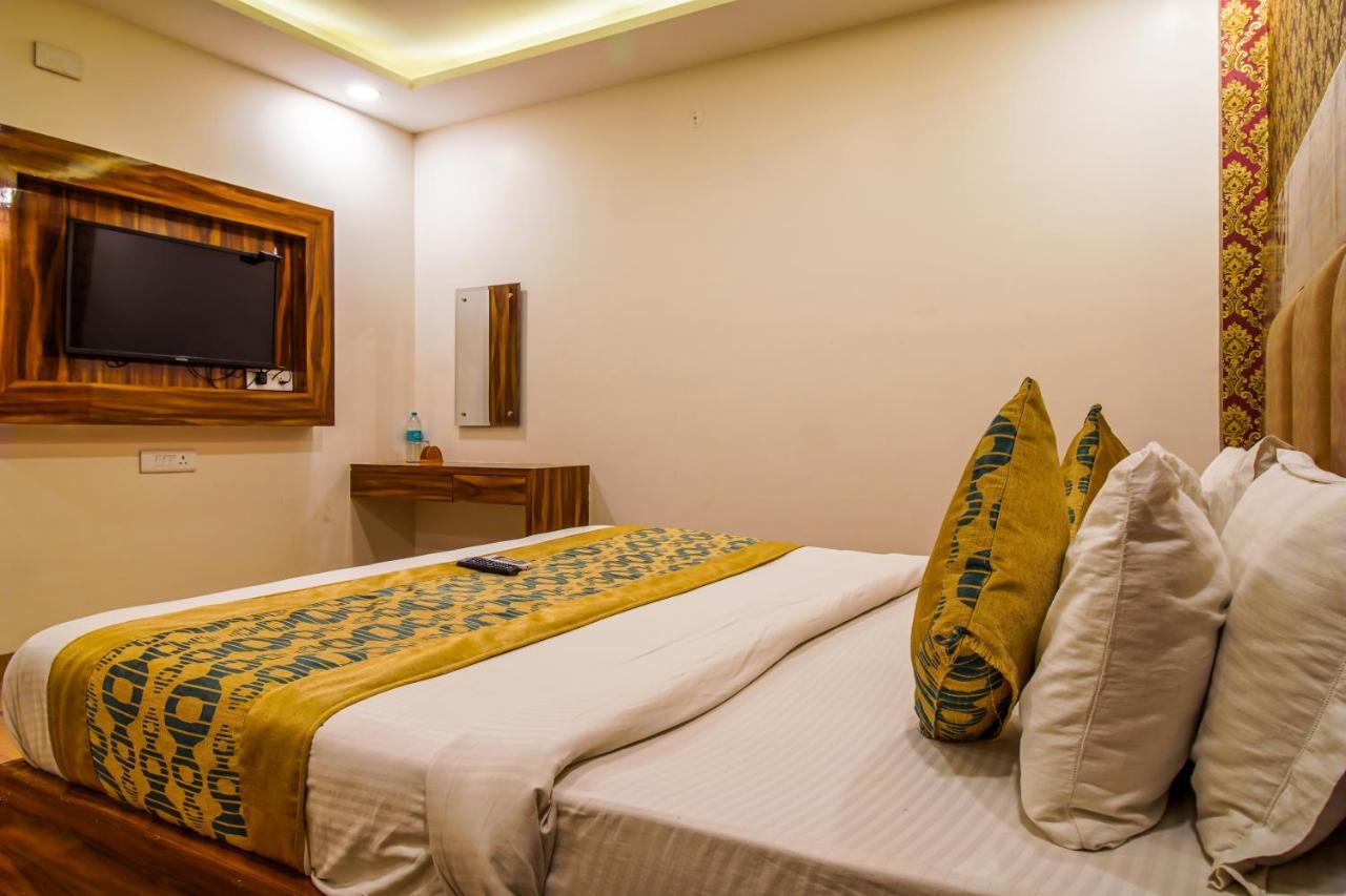 Olivia Entrance Delhi Airport Mahipalpur Hotel New Delhi Exterior photo
